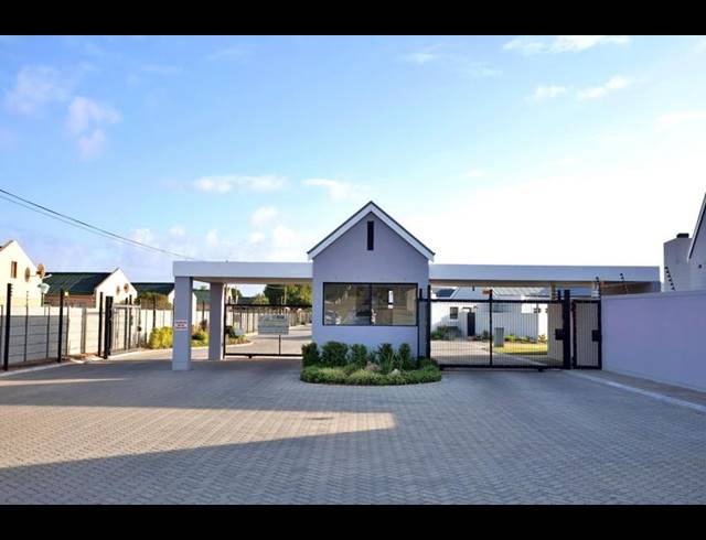 1 BEDROOM HOUSE FOR SALE IN STILBAAI-WES